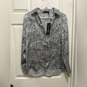 Catherine Gee Blouse
XS 
100% silk
New with tags
Animal print